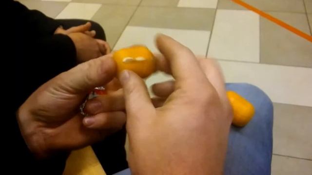 Лайфхак - как выбрать одинаковые игрушки в киндер сюрприз! смотреть онлайн