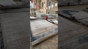 Вытаскиваем самый нижний ковер 😱