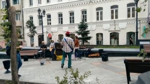 Уличные музыканты на Арбате во Владивостоке