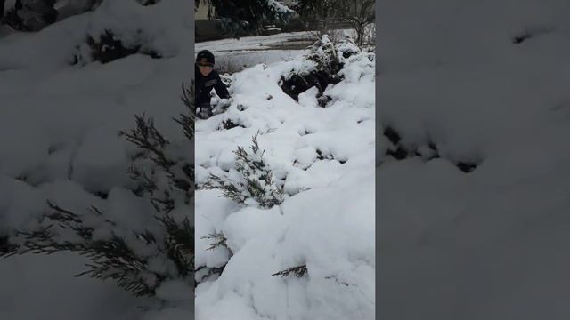 Строим тунель из снега! смотреть онлайн