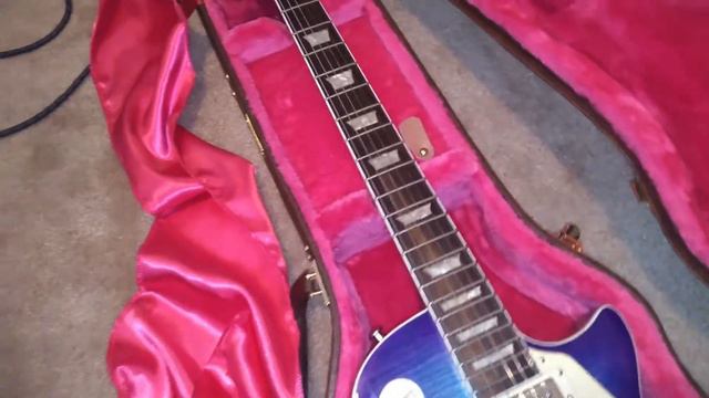 Gator vs Gibson Guitar Case shootout смотреть онлайн