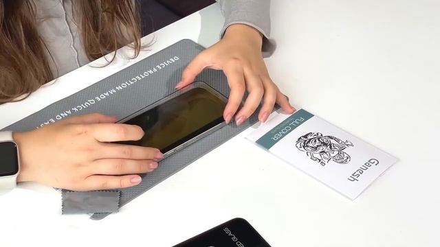 Как наклеить защитное стекло на телефон в 2024 году! #защитноестекло #iphone #tiktok #apple #ganesh
