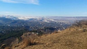 Вид на Эльбрус и Кисловодск со смотровой площадки