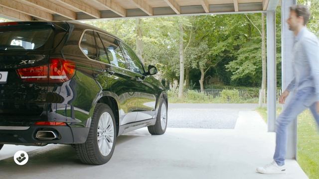 How to install your child in the Maxi-Cosi Mica and adjust the headrest смотреть онлайн