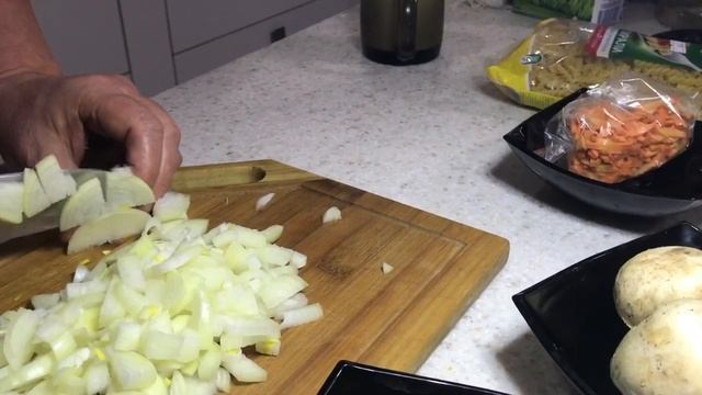 323 Тушеный кролик с грибами под белым соусом.Stewed rabbit with mushrooms in white sauce смотреть онлайн