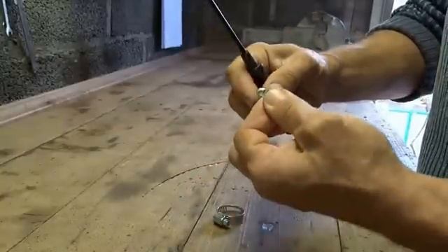 Маленькая хитрость в работе со стальным хомутиком смотреть онлайн