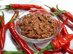 Рецепты. Острая аджика.