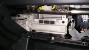 How to remove and install A/C filter Toyota Hiace 2018,How to remove A/C filter Hiace for clean,