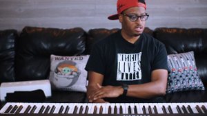 A Midi Controller From Kurzweil!?? |Kurzweil KM88 Unboxing/First Impressions|