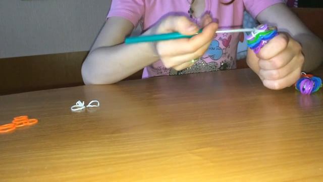 Перышко из резинок на рогатке смотреть онлайн