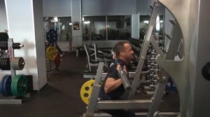 Приседания со штангой.  Олег Кулаков