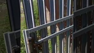 Стильный забор из евроштакетника.mp4
