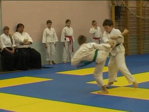 Показательная выступления зеленоградской школы айкидо. Дети 5-12 лет. 2008 год.
