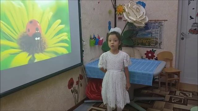 Стихотворение "Божья коровка". Читает Мирошниченко Полина смотреть онлайн