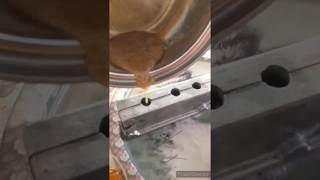 Быстрее заходи и смотри, как делают карамель на палочке! смотреть онлайн