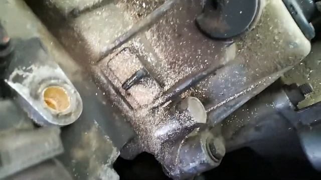 ВАЗ-2114 сломался датчик охлаждающей жидкости в головке удаляем сохраняем родную резьбу смотреть онлайн