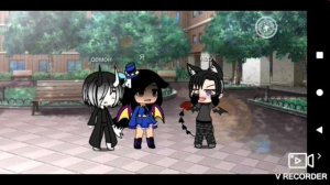 👩меме👩А у меня во дворе ходит девочка с каре.