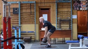 Бодибилдинг. Как качаться если есть только гири (фильм1). Bodybuilding. How to train...