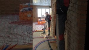Укладка трубы отопления водоснабжение, подготовка к монтажу тёплого пола.
