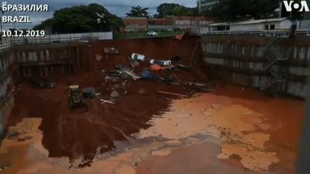 Крупный обвал земли. Massive landslide смотреть онлайн