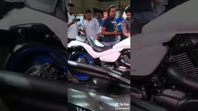 Suzuki boulevard M109R 1800cc salman use this suzuki bike its truly awsome & xos bike in the world? смотреть онлайн