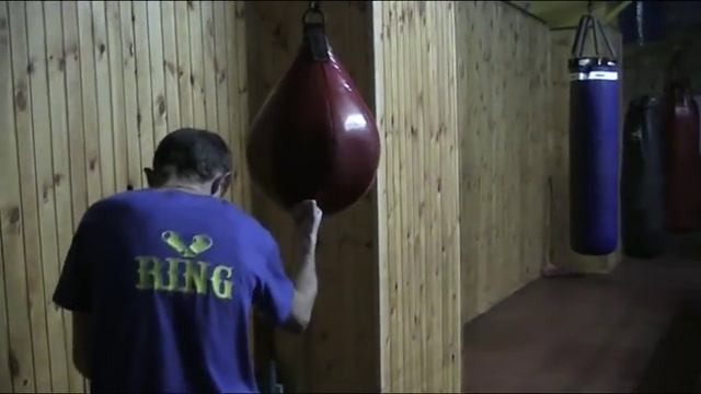 БОКС тренировка ударов снизу (апперкотов) смотреть онлайн