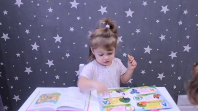 Развитие ребенка в 1 год и 9 месяцев. Что умеют двойняшки в 1 год 9 месяцев. смотреть онлайн