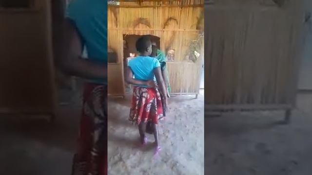 Воскресное богослужение в Неделю 6-ю по Пятидесятнице в Кении смотреть онлайн