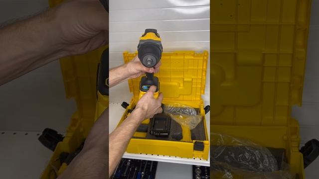 Гайковерт ударный DeWalt 1800 n.m.