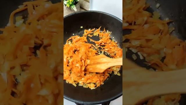 САЛАТ С КУРИЦЕЙ, ГРИБАМИ И КУКУРУЗОЙ.