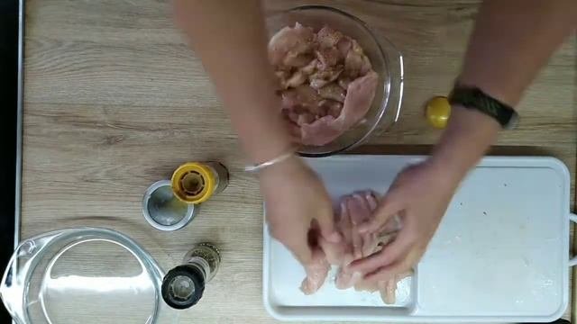 Как быстро замариновать куриное филе, чтобы оно было сочным и вкусным.