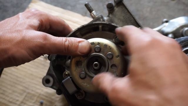 Will The Crank Fail Again? Rebuilding The 1996 Suzuki Rm125 Dirt Bike смотреть онлайн