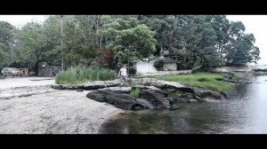 два мужика на разных берегах прикол 480p