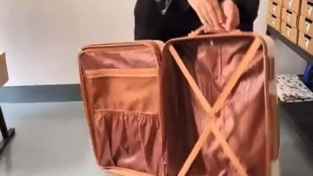 Большой вместительный чемодан! смотреть онлайн