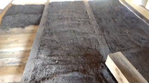 ПРОСТАЯ ЖИЗНЬ__ ЗАСЫПАЕМ ПОТОЛОК ОПИЛКАМИ__ ЖАРИМ ШАШЛЫКИ