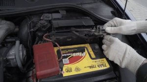 Как установить аккумулятор на Renault Megan II