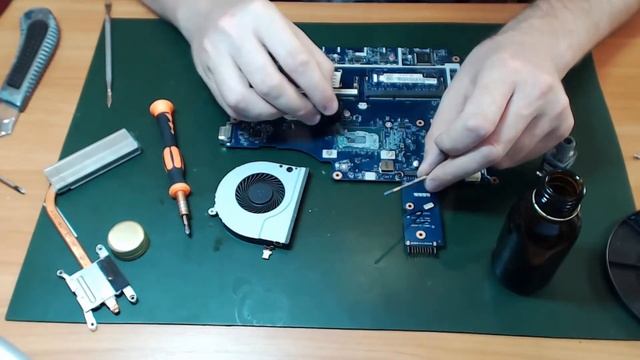 Разборка и чистка Acer Aspire E1 532 Cleaning and Disassemble Acer Aspire E1 532 смотреть онлайн