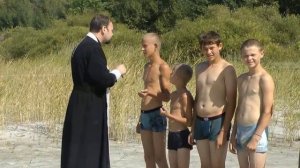 Крещение детей в озере  с  Благодатное