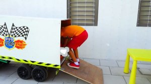 Влад и Никита делают гигантскую футболку