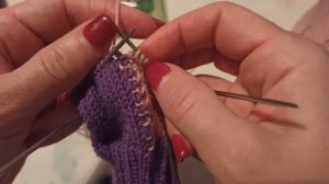 Соединение нитей в начале/конце ряда, при вязании методом "интарсия" по кругу.