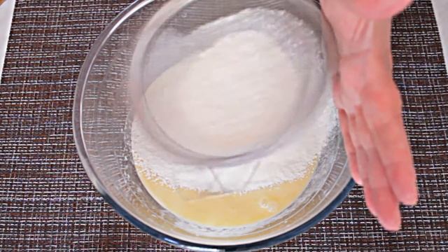 Закусочный пирог с колбасой и сыром