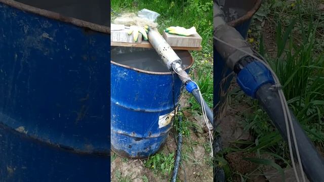 Установили скважинный адаптер, оголовок, насос, обратный клапан создали давление в скважине. смотреть онлайн