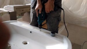 Как просверлить отверстие в раковине для смесителя ч.1