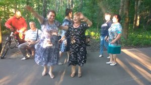 Измайловский пятачок,веселая пляска.