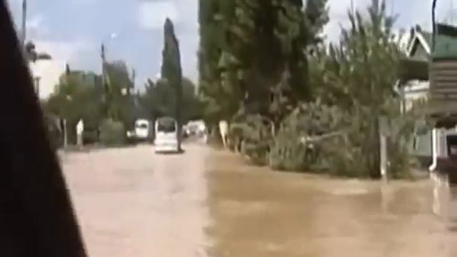 Наводнение в Крымске погибших больше 110 чел смотреть онлайн