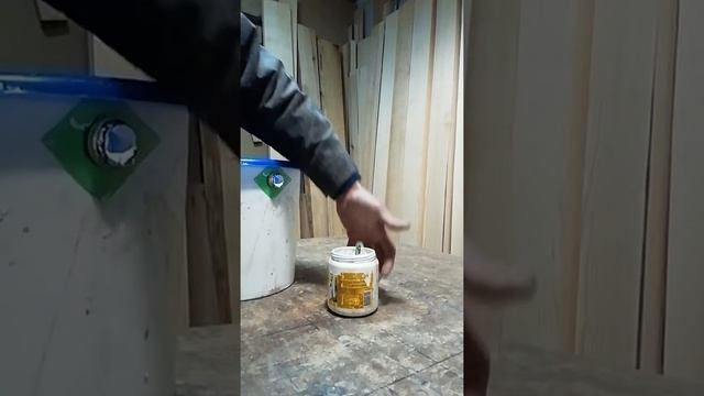 Как перелить клей с большой ёмкости в меньшую.