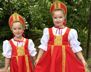 Страна девчонок Варя и Ксюша впервые выступают дуэтом, танец Сени мои Сени