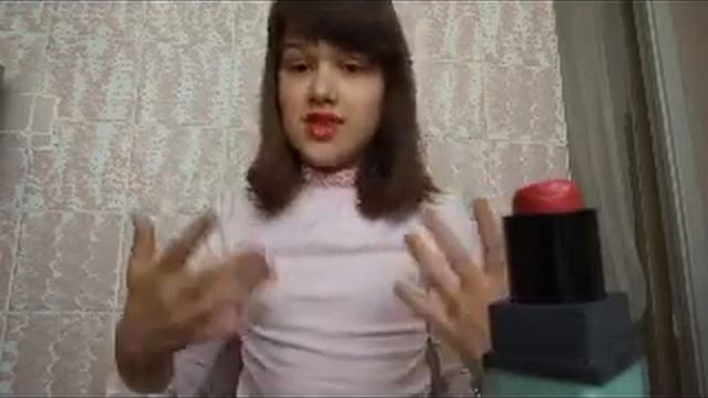 50 слоев помады на губах