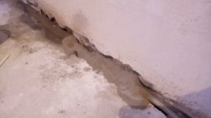 как быстро проложить кабель в готовой  стяжке и залить раствором