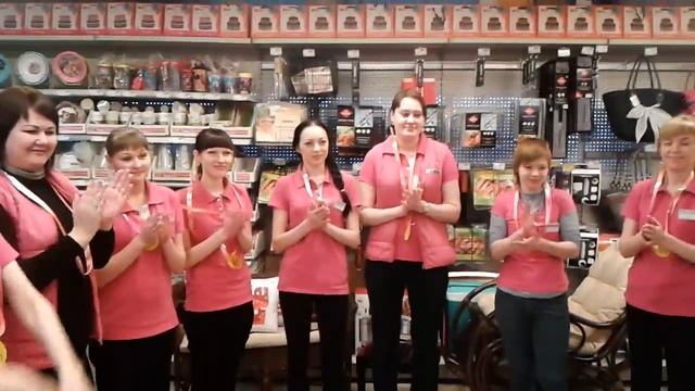 Поздравление девушек с 8 Марта в Уютерра
